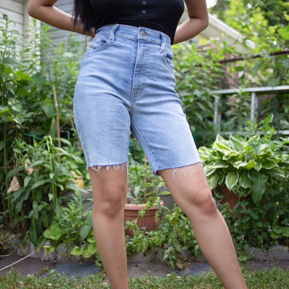 Levi’s high waisted bermuda shorts - Picture 3 of 7